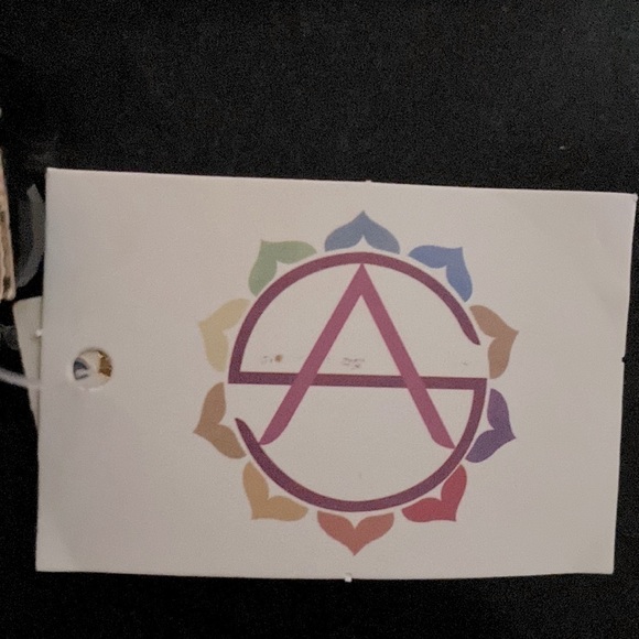 Shelter Island gold hammered brass and black beveled stones bangle bracelet. NWT - Picture 8 of 9